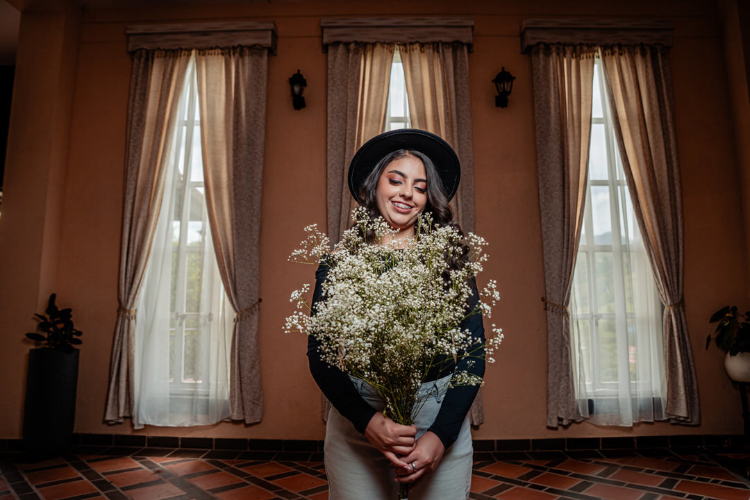 Sesión de quince años con luz natural.