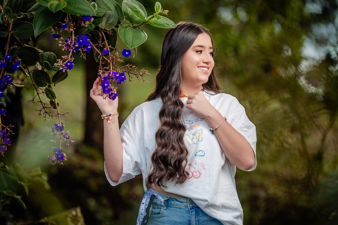 Fotografía profesional de una quinceañera en Medellín.
