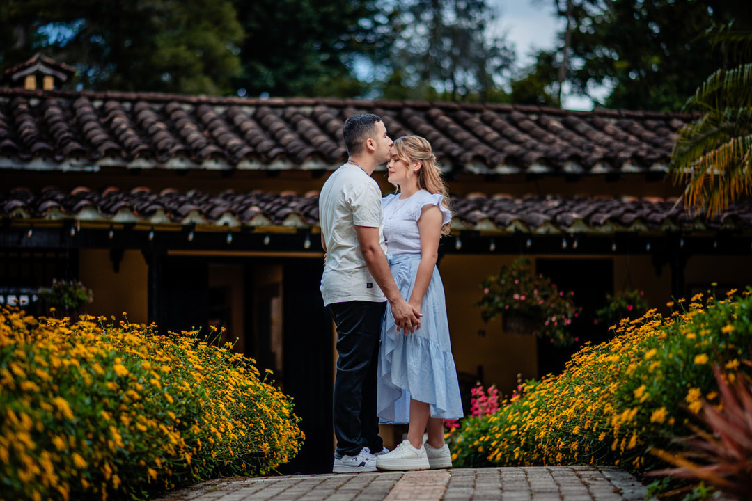 Fotografías de compromiso llenas de amor y espontaneidad.
