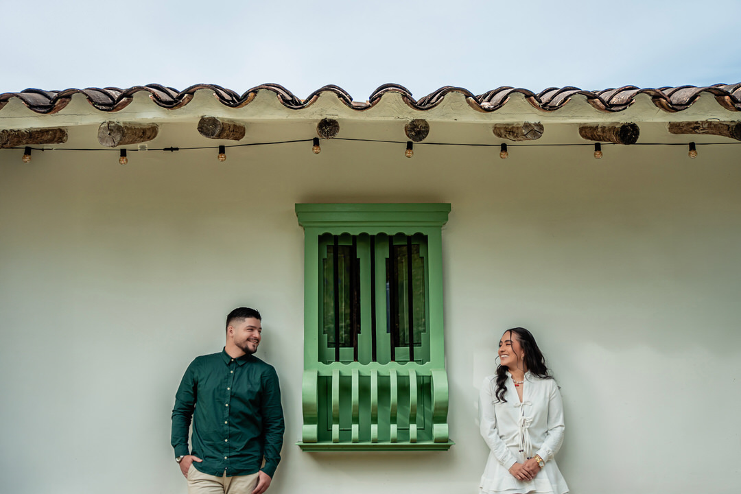 Retrato de los futuros esposos en una sesión previa a la boda.