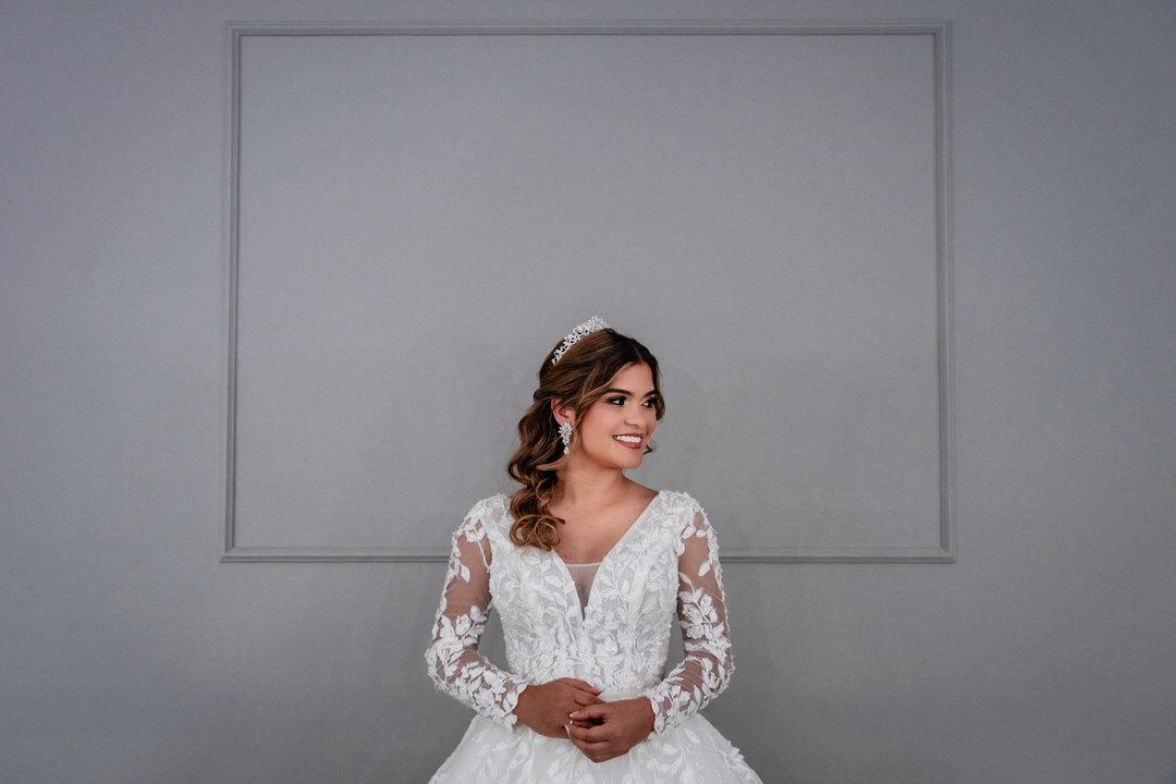 Fotografía de boda durante una ceremonia católica.