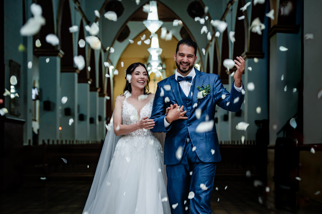 Sesión de pareja el día de la boda.