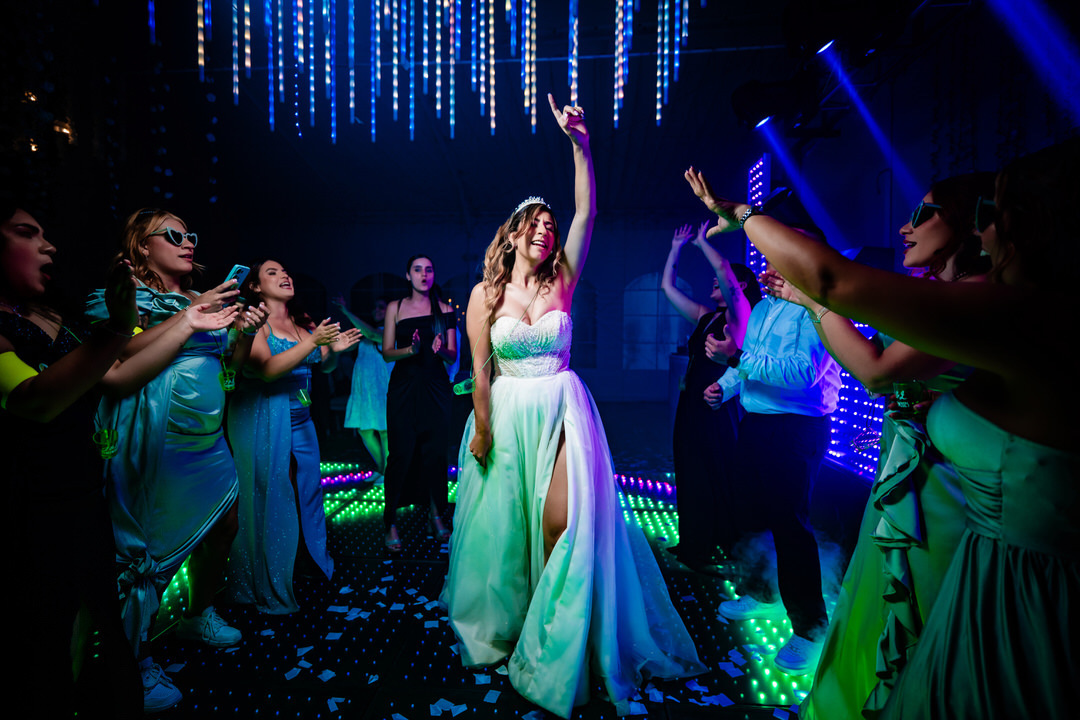 Sesión de pareja el día de la boda.