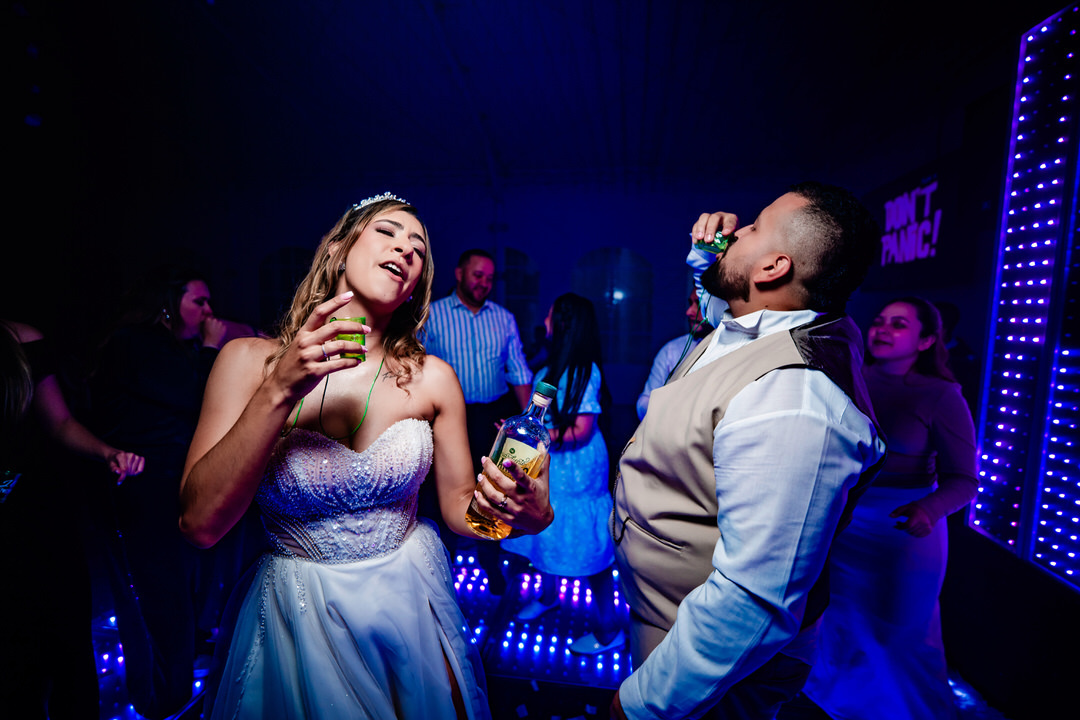 Sesión de pareja el día de la boda.