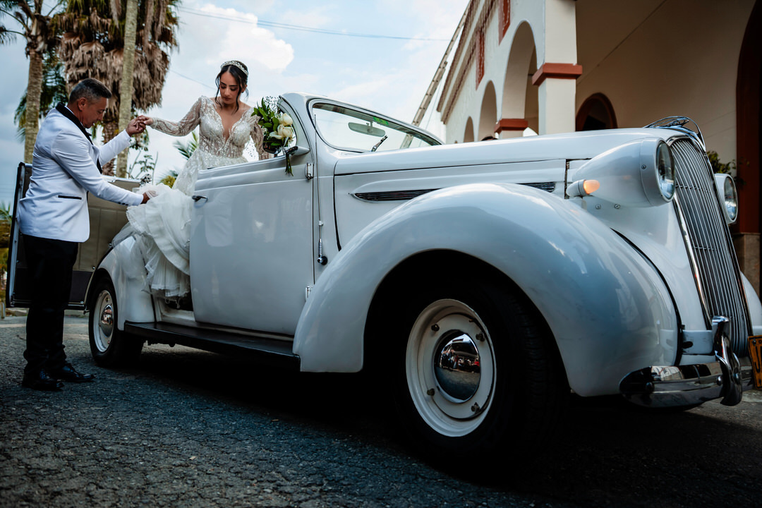 Fotografía documental de una boda llena de emociones.
