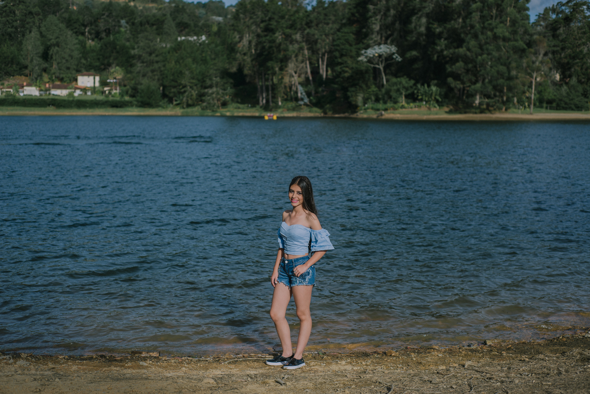 Camila en su estudio fotográfico de 15 años en el lago de la FE en El Retiro