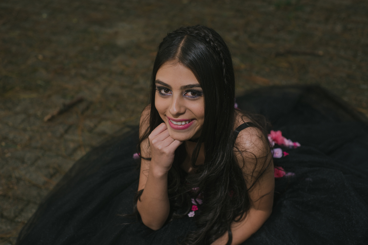 Sonrisa de Camila en su fotografía de quince años