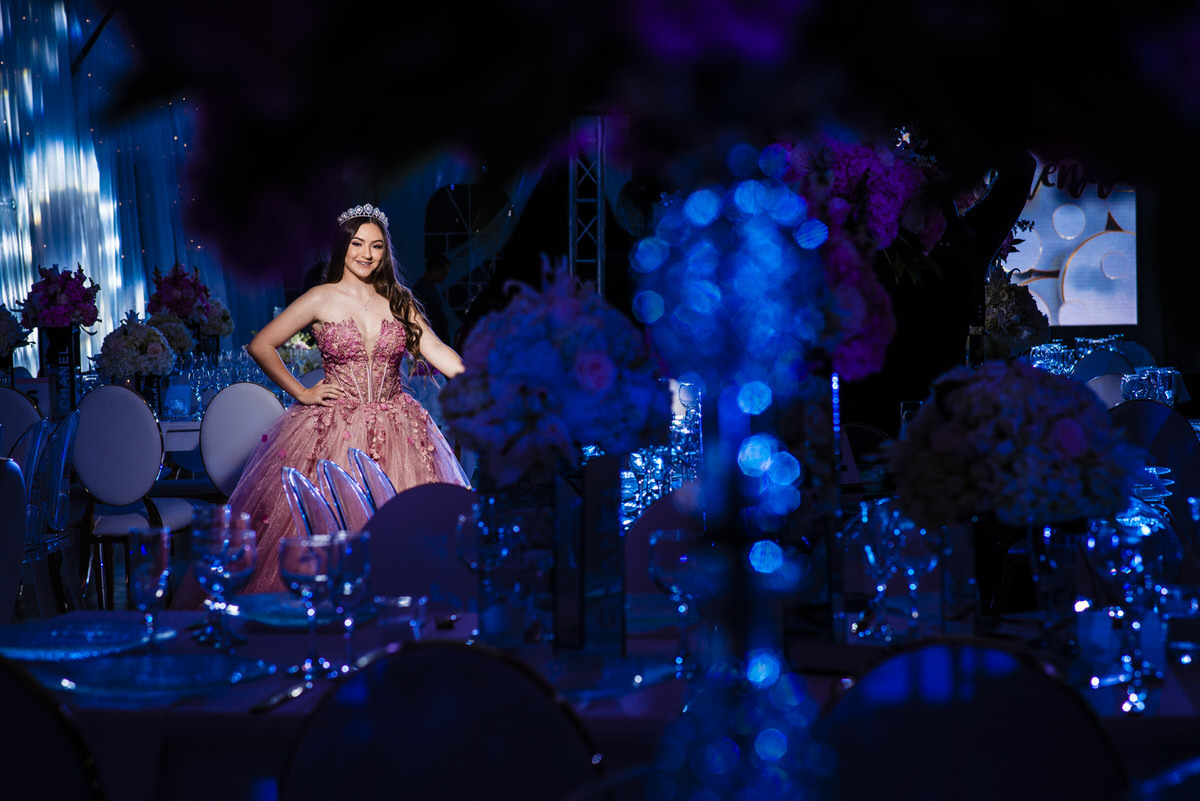 Ximena en el salón en la fiesta de quince años