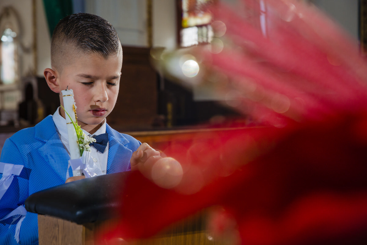 Alabando a Dios en su Primera Comunión