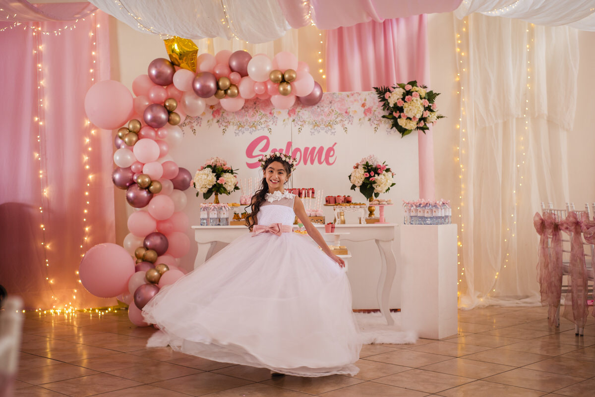 Bailando en su Primera Comunión