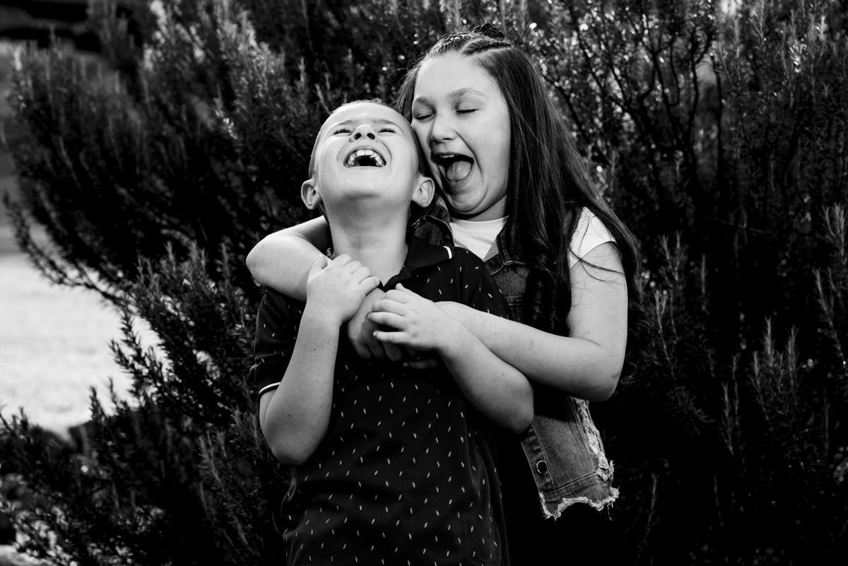 Juliana y Emiliano felices de recibir a Jesús Eucaristía por Primera vea