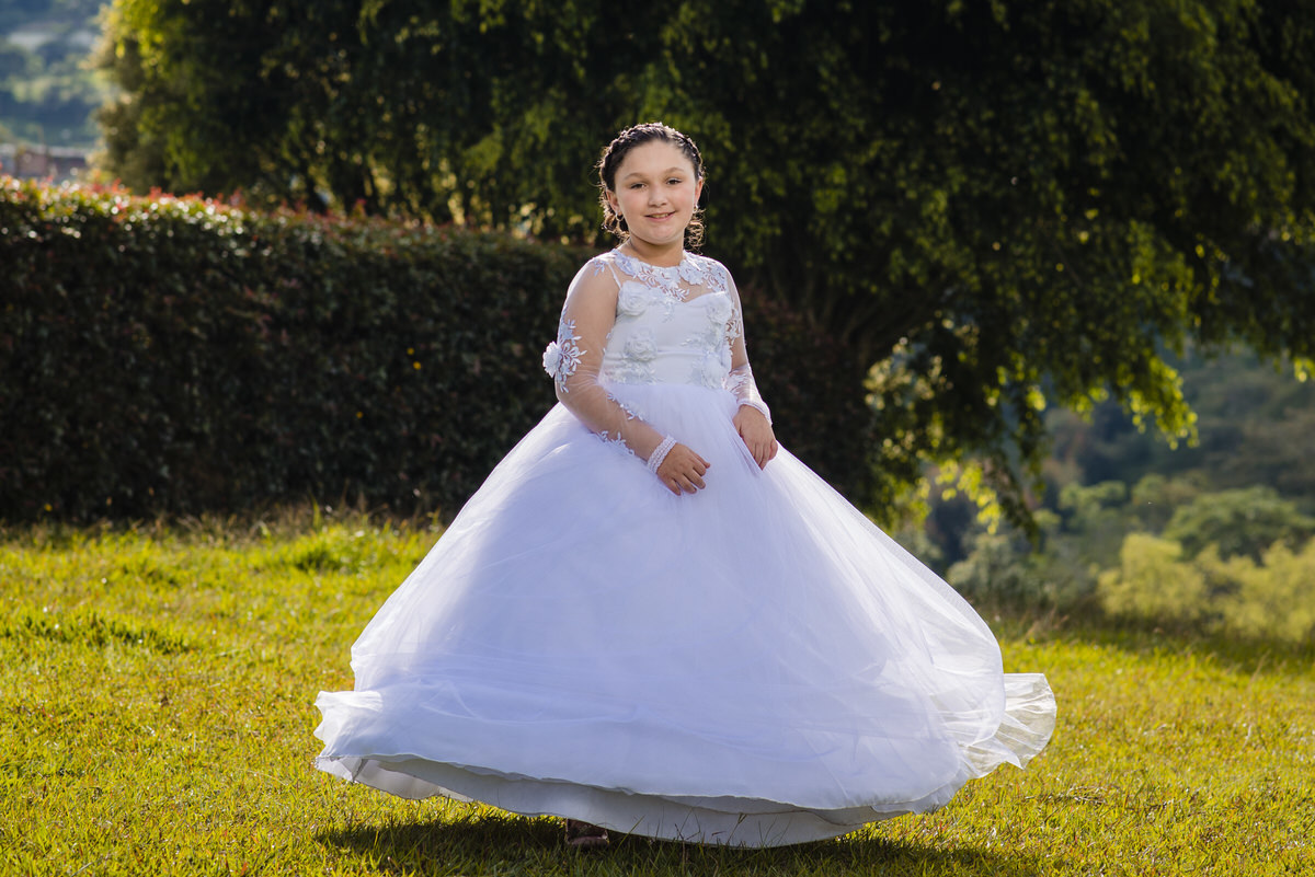 Juliana con su vestido de Primera Comunión 