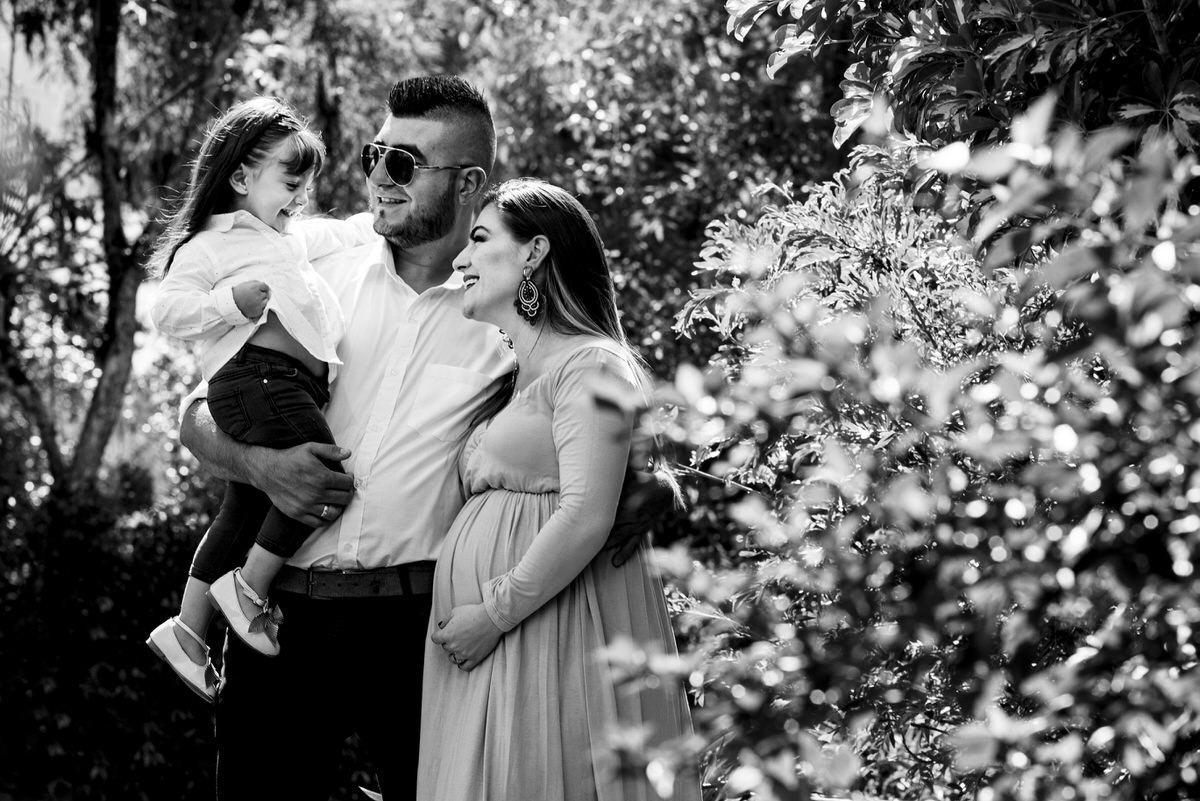 La felicidad de recibir a victoria reflejada en su sesión de maternidad