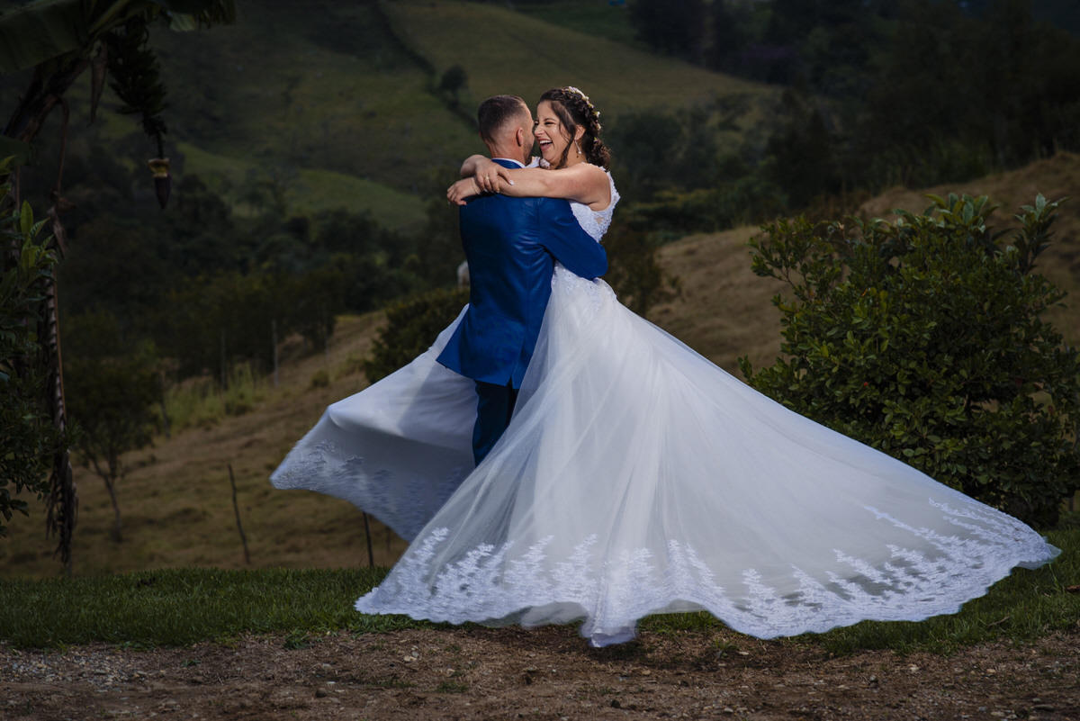 Vestido de la novia en la boda de Paula & Juan Diego
