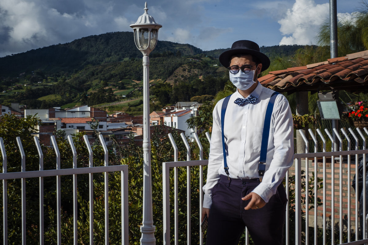 David llegando en el día de su boda