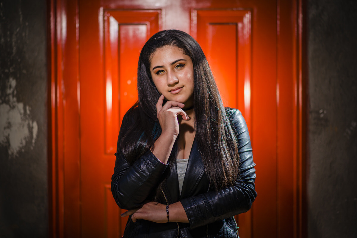 Isabella feliz en su sesión de quince años