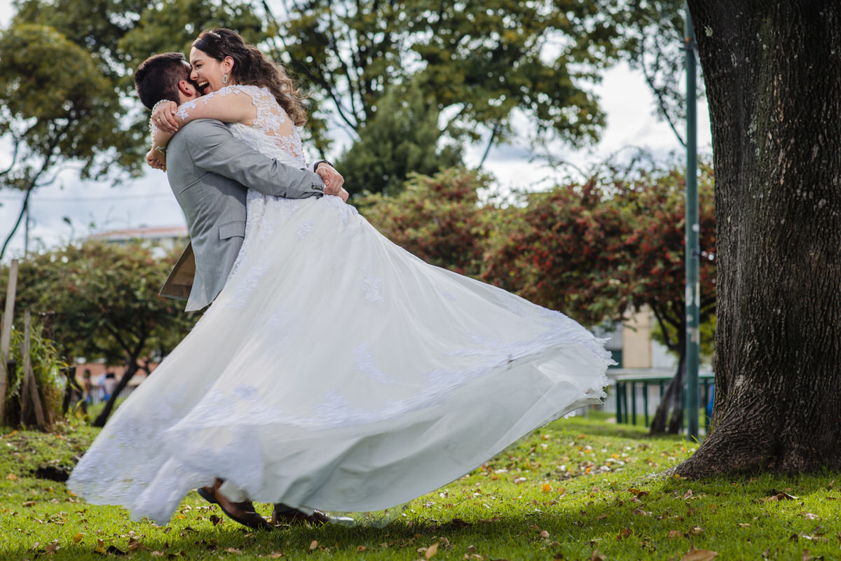 Traje del novio en la Boda Leidy & Javier