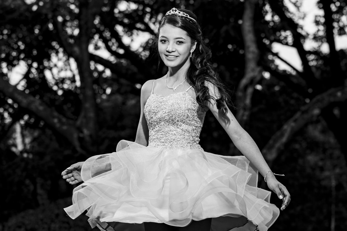 Daniela disfrutando su sesión de sus quinces