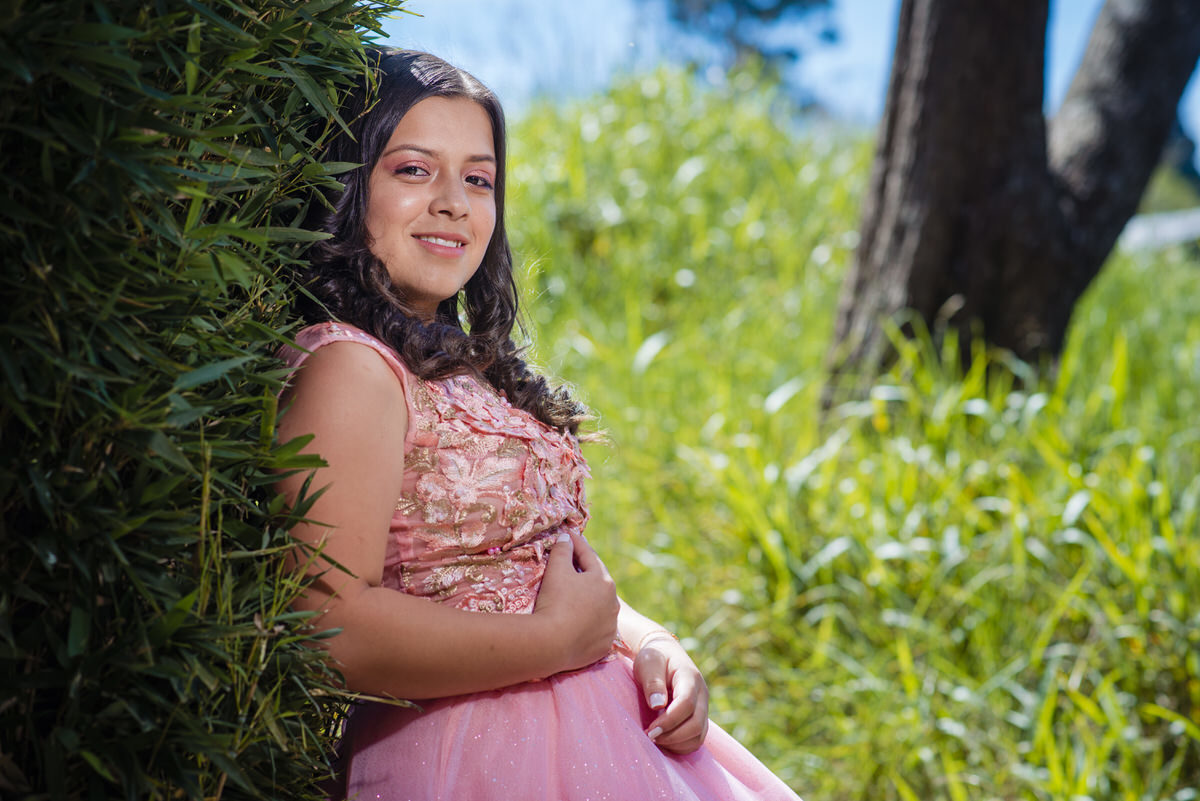 Yuliana con su vestido de quinces