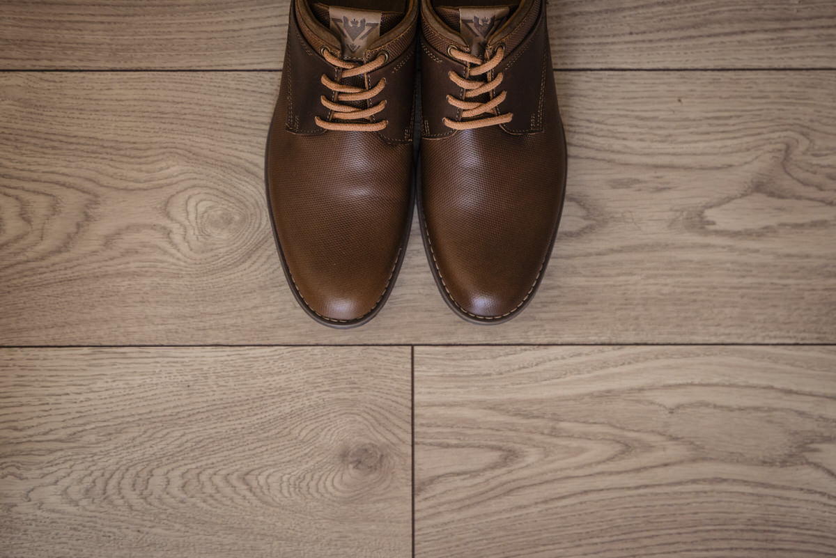 Zapatos del novio en la Boda de Maire & Sebas