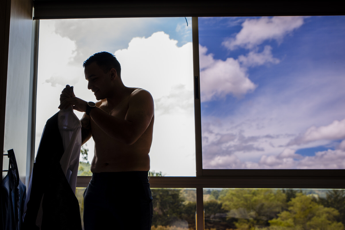 Preparativos del novio en la Boda de Maire & Sebas