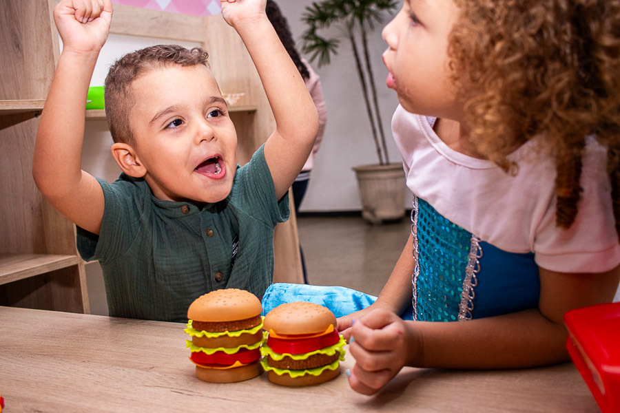 aniversario infantil Pamela Trevisan e Valber Trevisan Jau SP abrakadabra