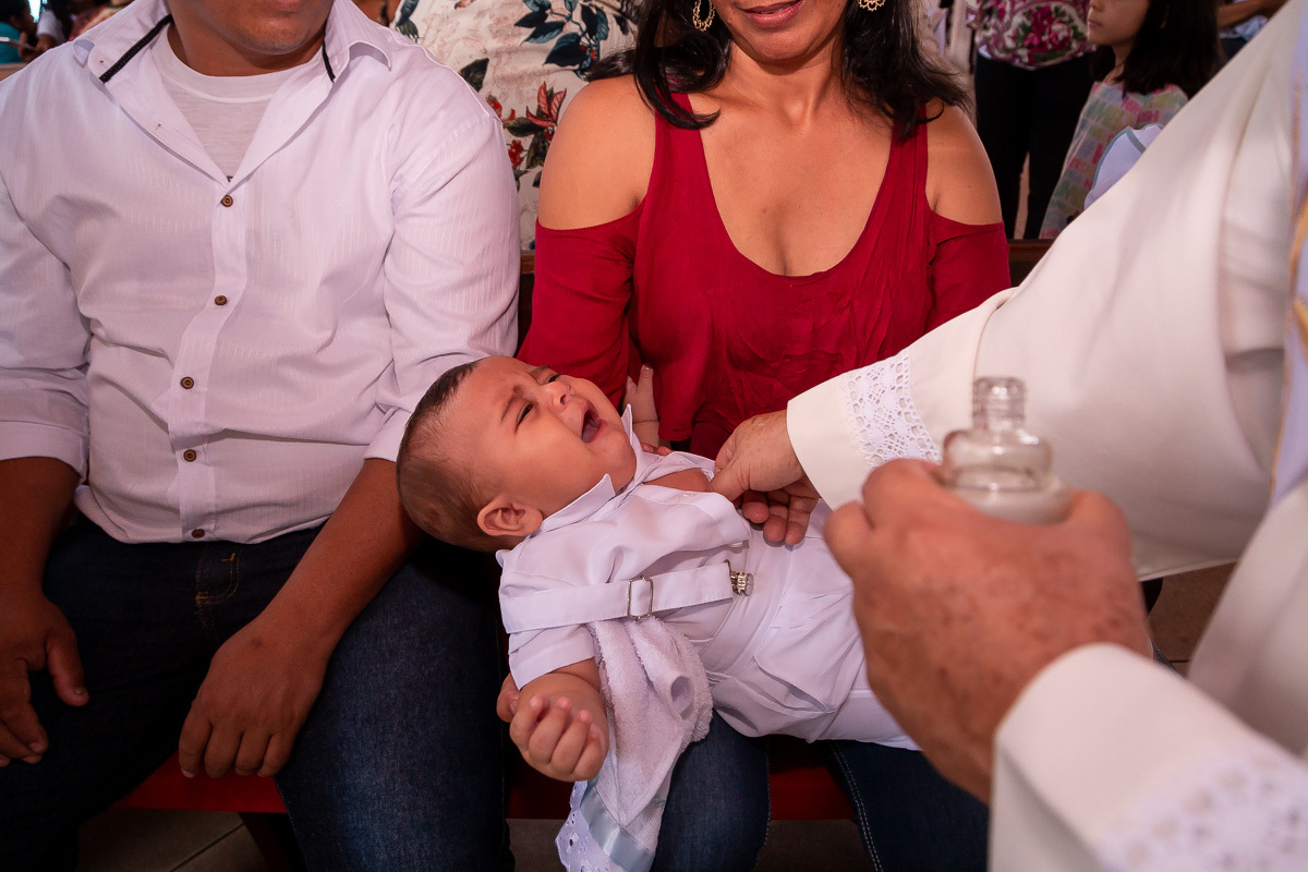 cerimonia de batismo na cidade de Pindamonhangaba