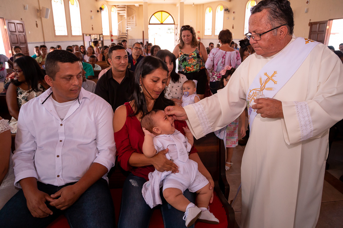 cerimonia de batismo na cidade de Pindamonhangaba