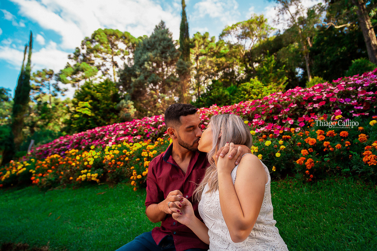 ensaio de casal no jardins dos pinhaes em santo antonio, fotografo de casamento thiago callipo