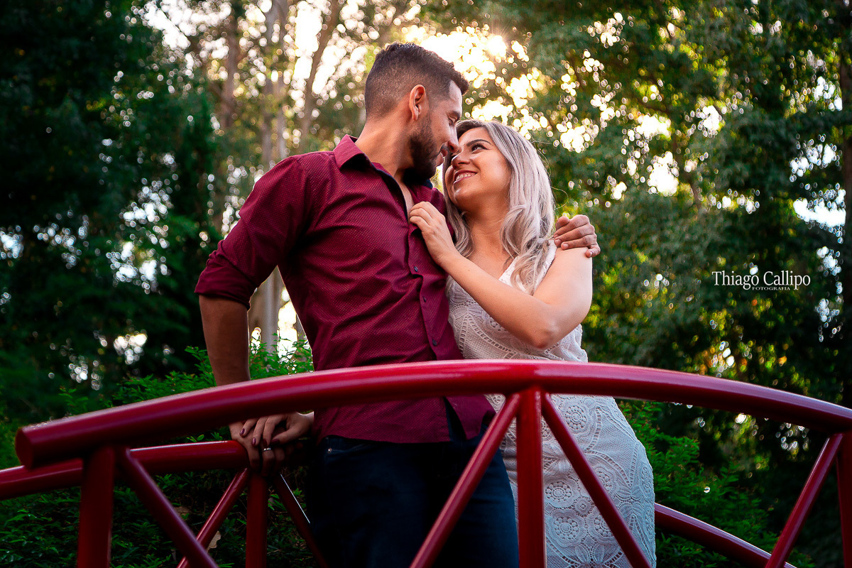 ensaio de casal no jardins dos pinhaes em santo antonio, fotografo de casamento thiago callipo