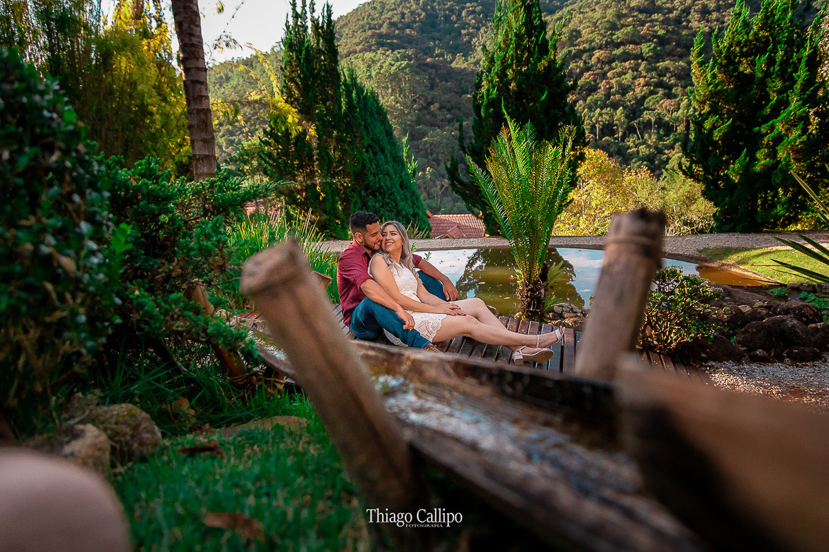 ensaio de casal no jardins dos pinhaes em santo antonio, fotografo de casamento thiago callipo