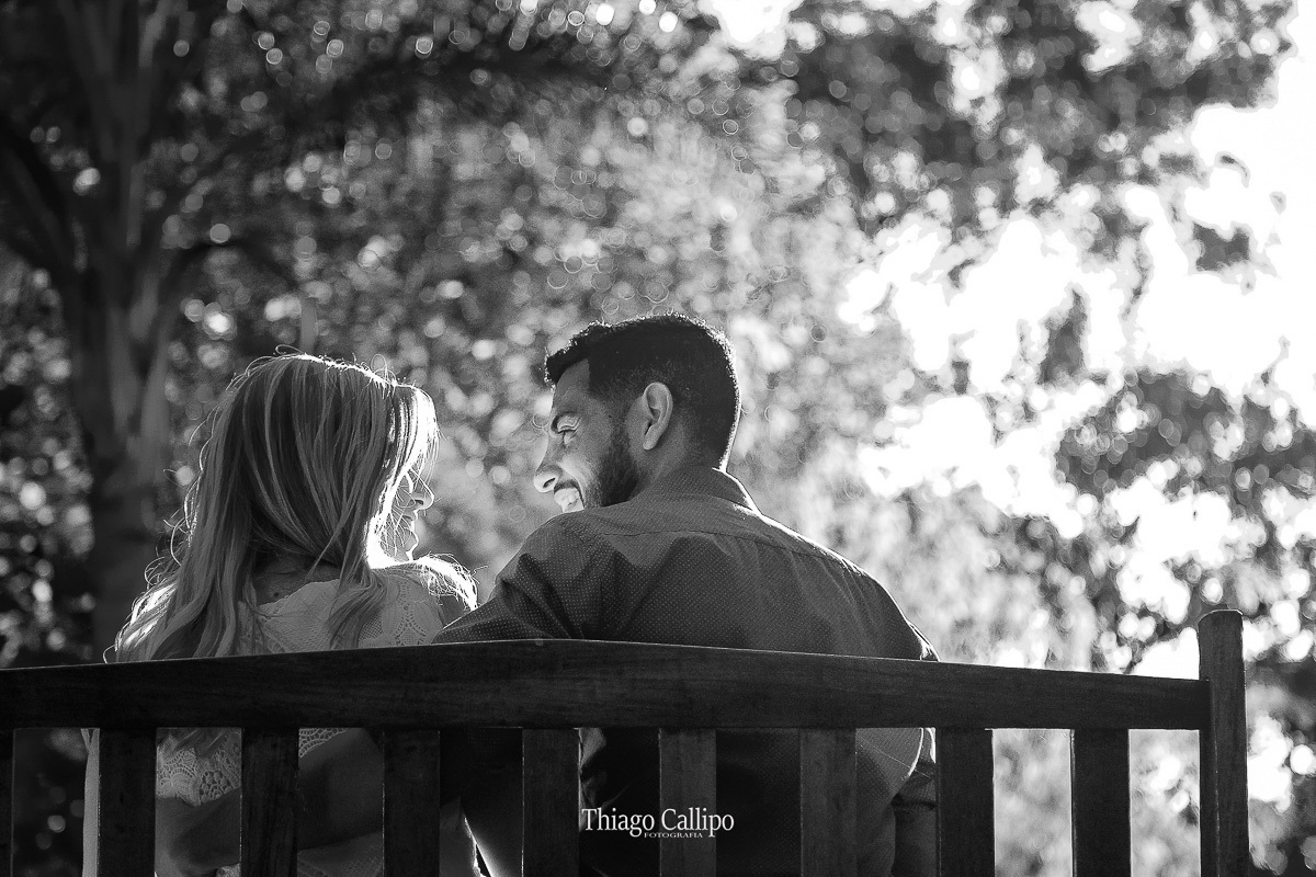 ensaio de casal no jardins dos pinhaes em santo antonio, fotografo de casamento thiago callipo