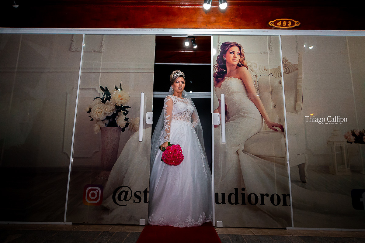 vestido de noiva , making of da noiva, studio rondy, fotografo de casamento bom e com preço acessível em pinda e taubaté, fotografo thiago callipo
