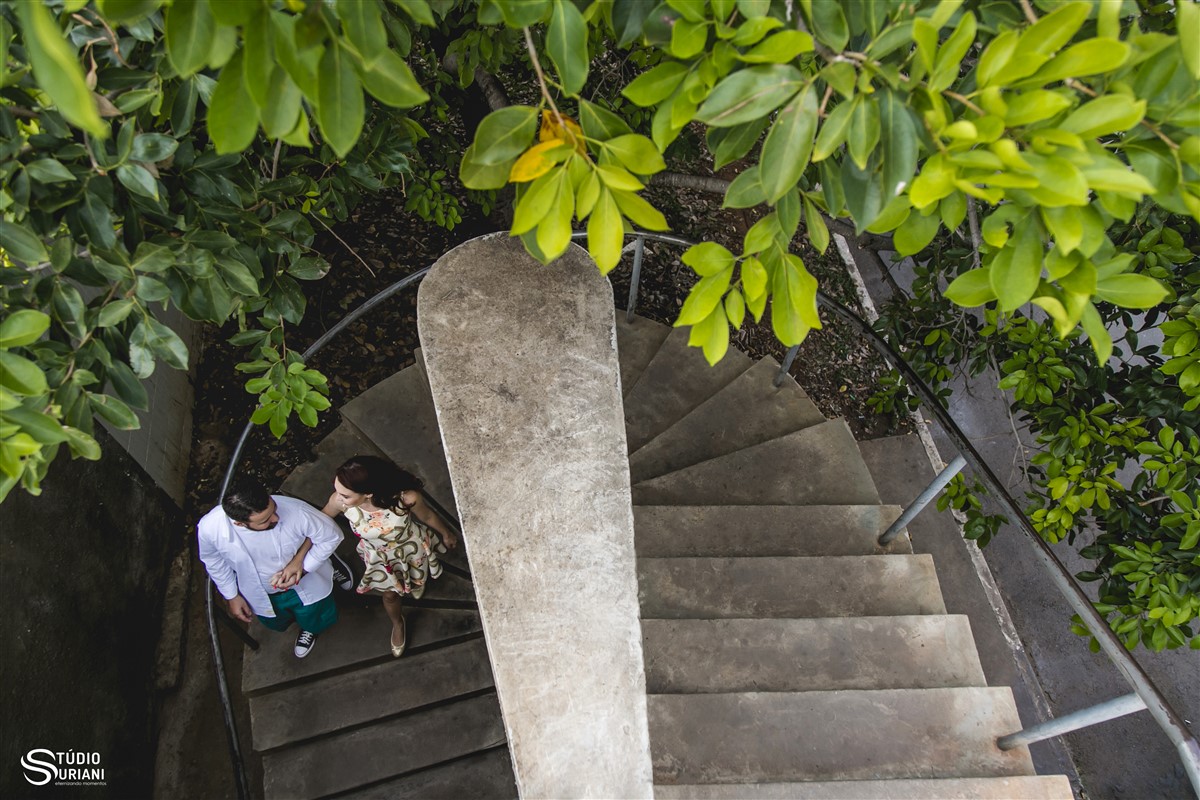 fotografia descendo as escadas do teatro em brasilia