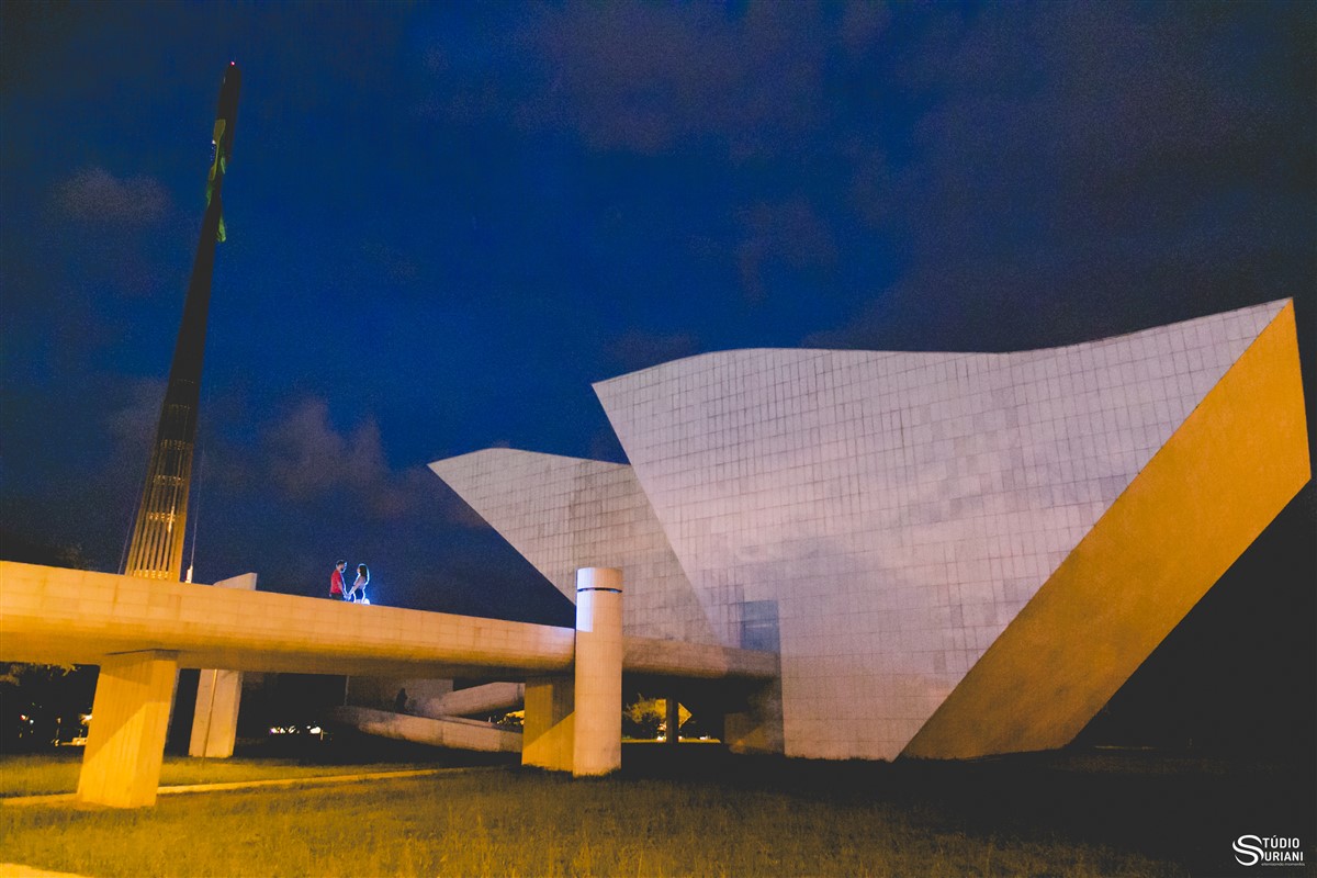 fotografia de casamento usando a arquitetura de brasilia