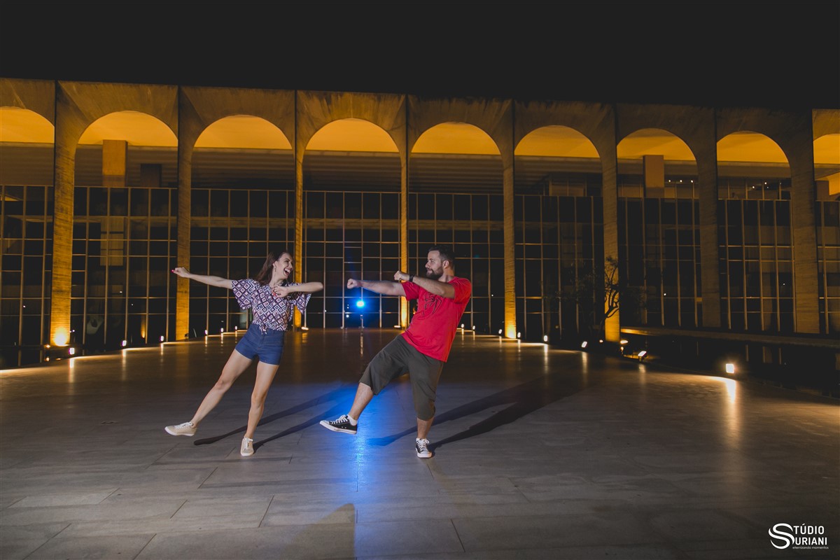 alegria e descontração nas fotos pre casamento de karina e leandro