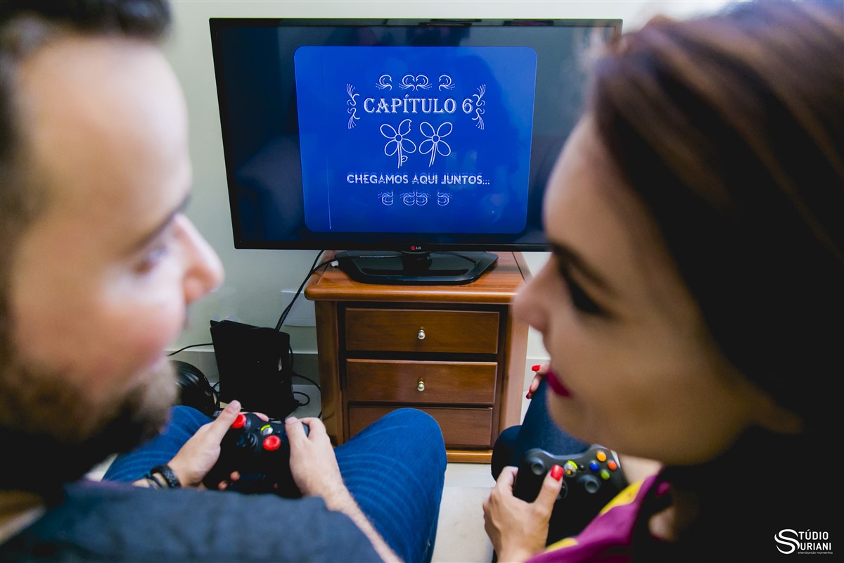 chegamos aqui juntos para viver a eternidade felizes juntos um com o outro jogando muito video game