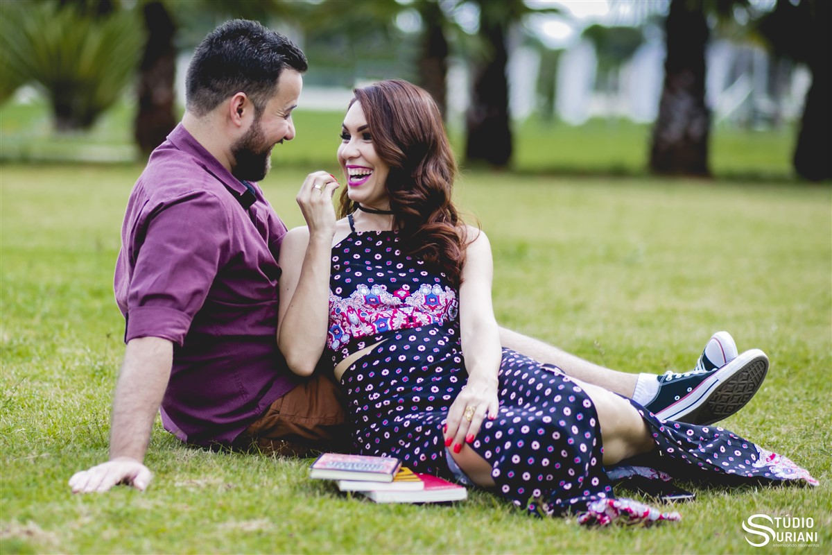 namorando no pontão em brb lendo livros