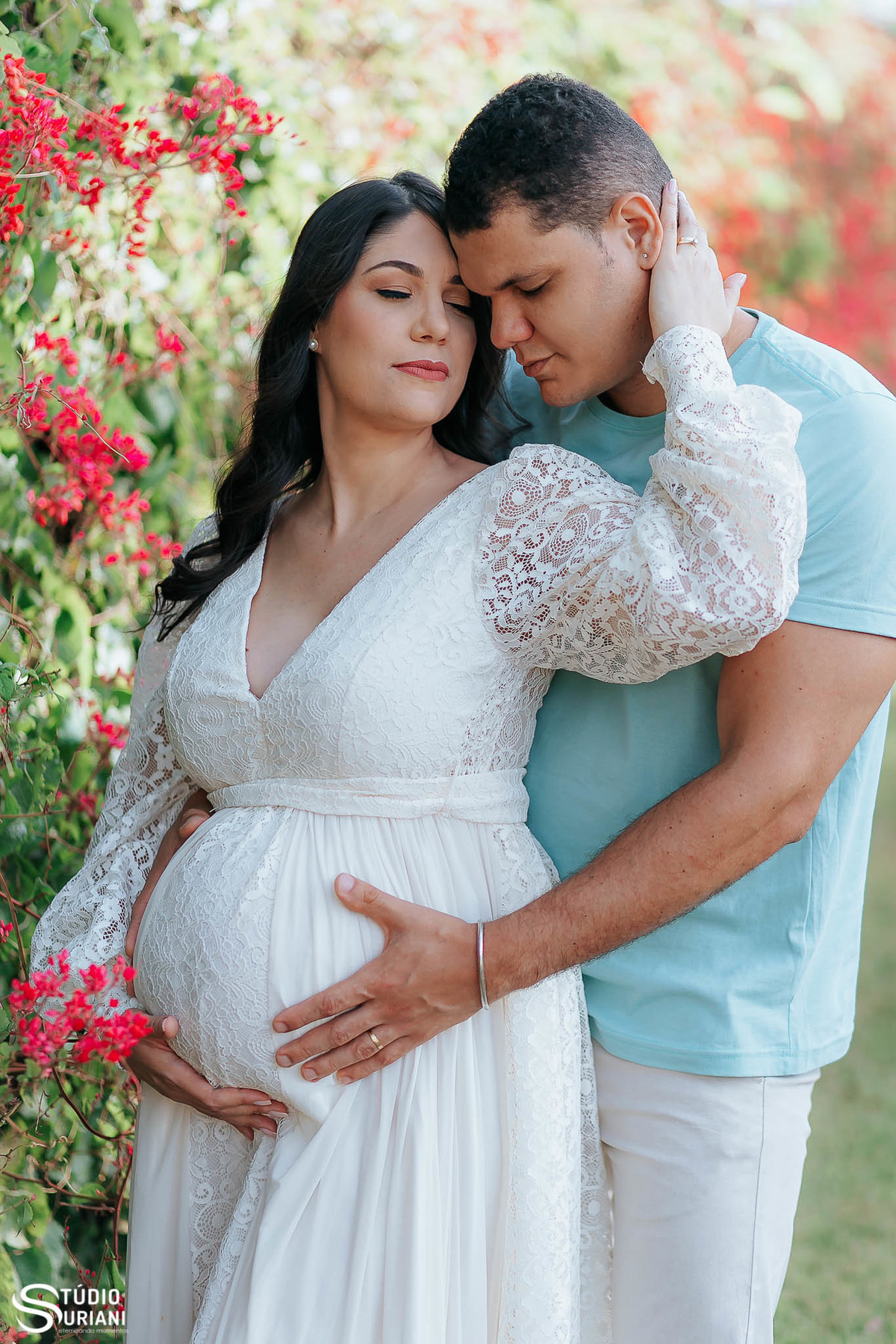 Melhor fotografia de gestação de 2023 e 2024 e 2025 feite pelo fotografo Rgério Suriani especializado em fotografia de família e conta história linda valorizando o perfil do casal