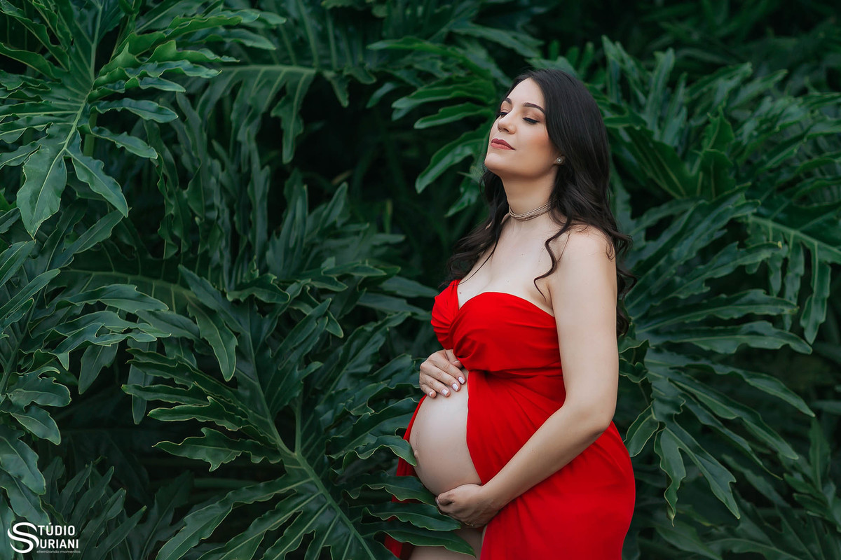 Vestido vermelho para fotos de gestação em Uberlândia