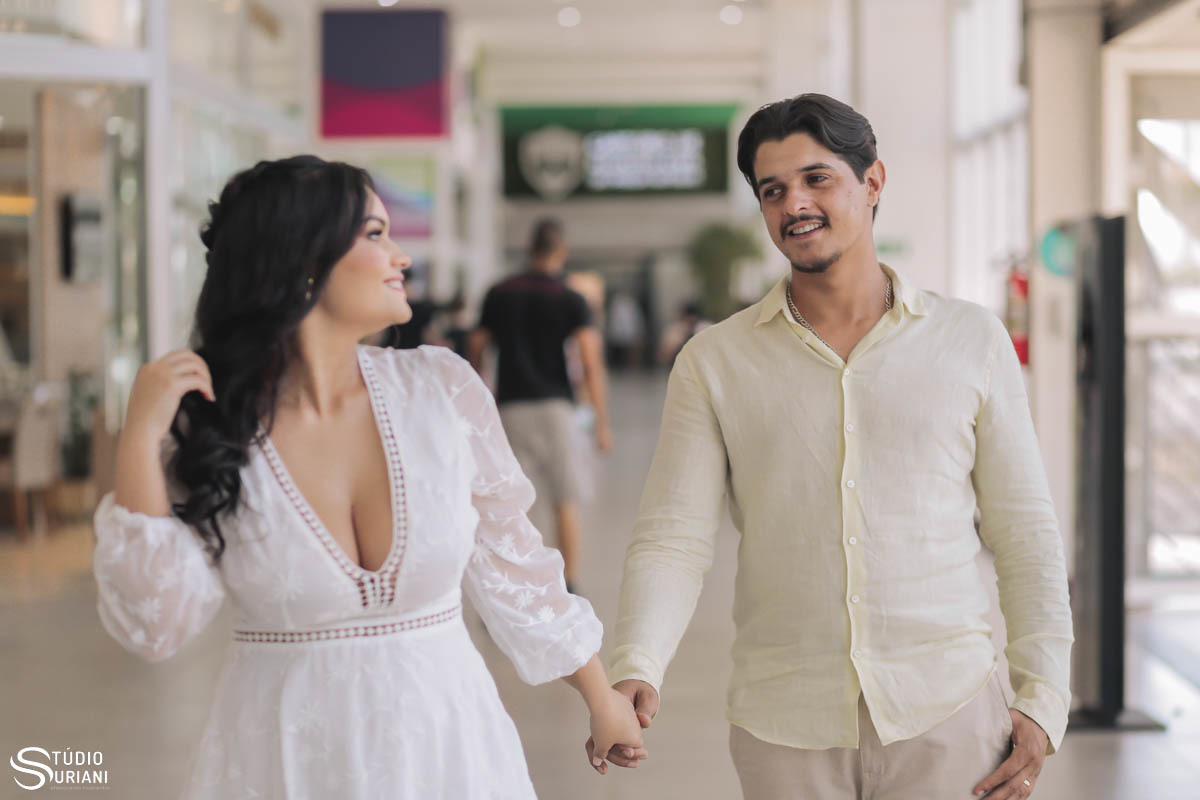 Noivos indo se casar em Uberlândia cartório de registro civil de Uberlândia