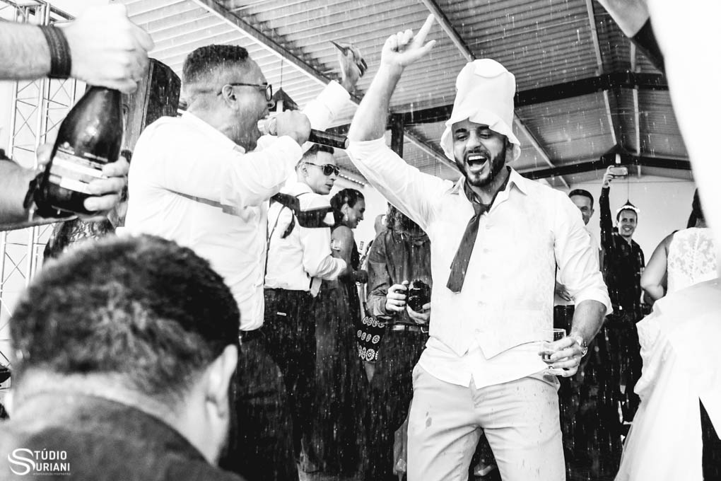 banho de champanhe na pista de dança