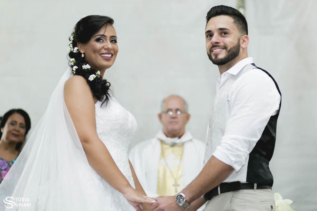 entrada da biblia na igreja