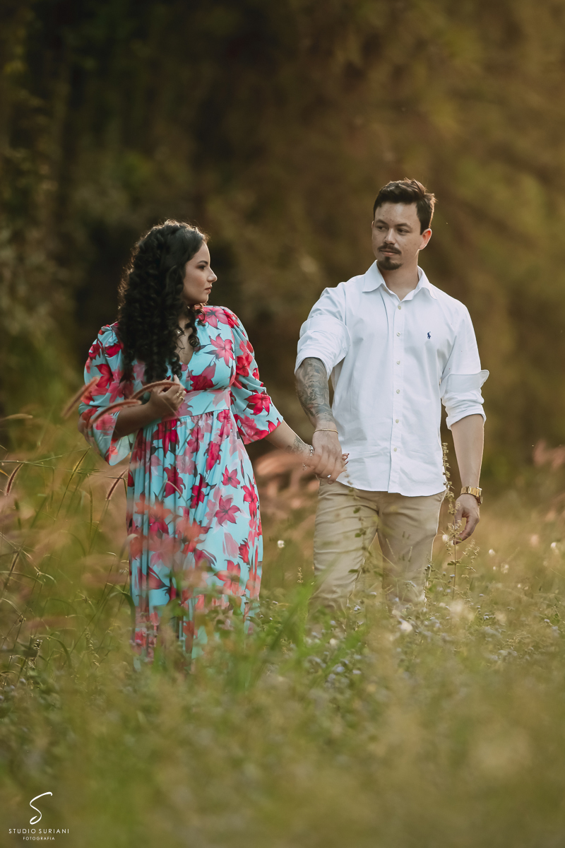Melhor fotografia de casamento casal lindo morena e rapaz bonito em Floresta do Lobo em Uberlândia 