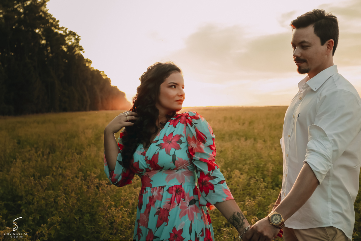 Melhor fotografia de casamento casal lindo morena e rapaz bonito em Floresta do Lobo em Uberlândia 