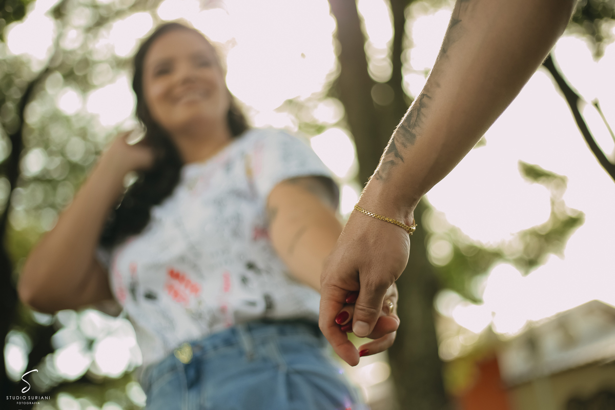 Ensaio diferente mostrando a realidade do casal 