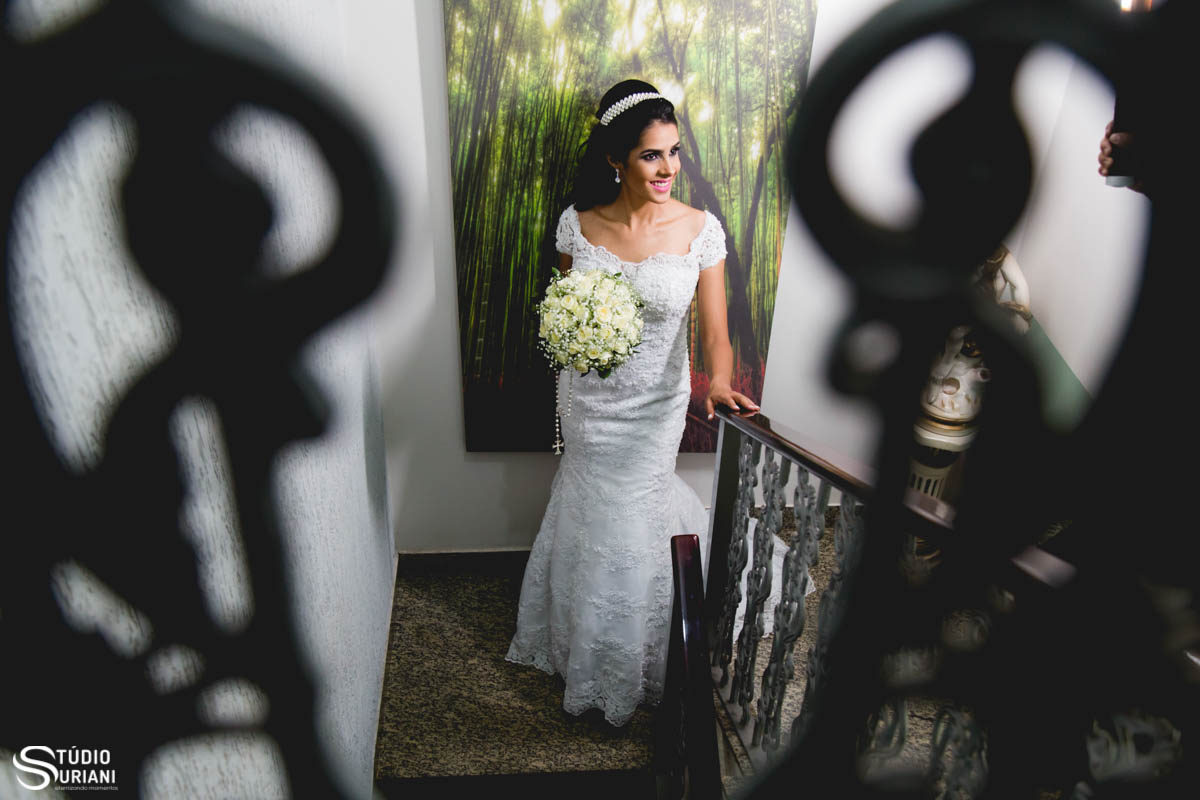 Aluguel de vestido de noivas em uberlandia e buque de flores brancas