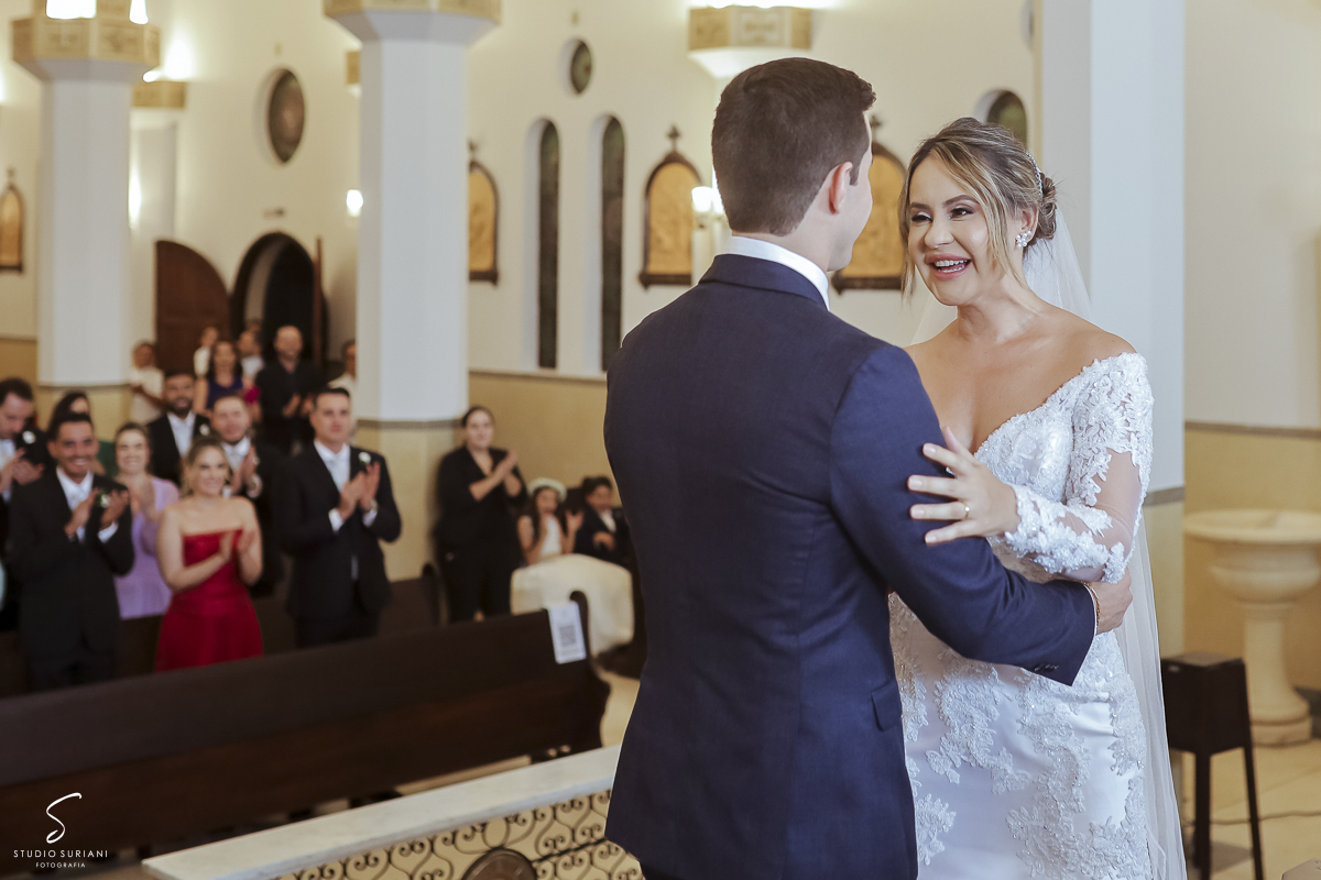 Alegria no olhos da noiva 