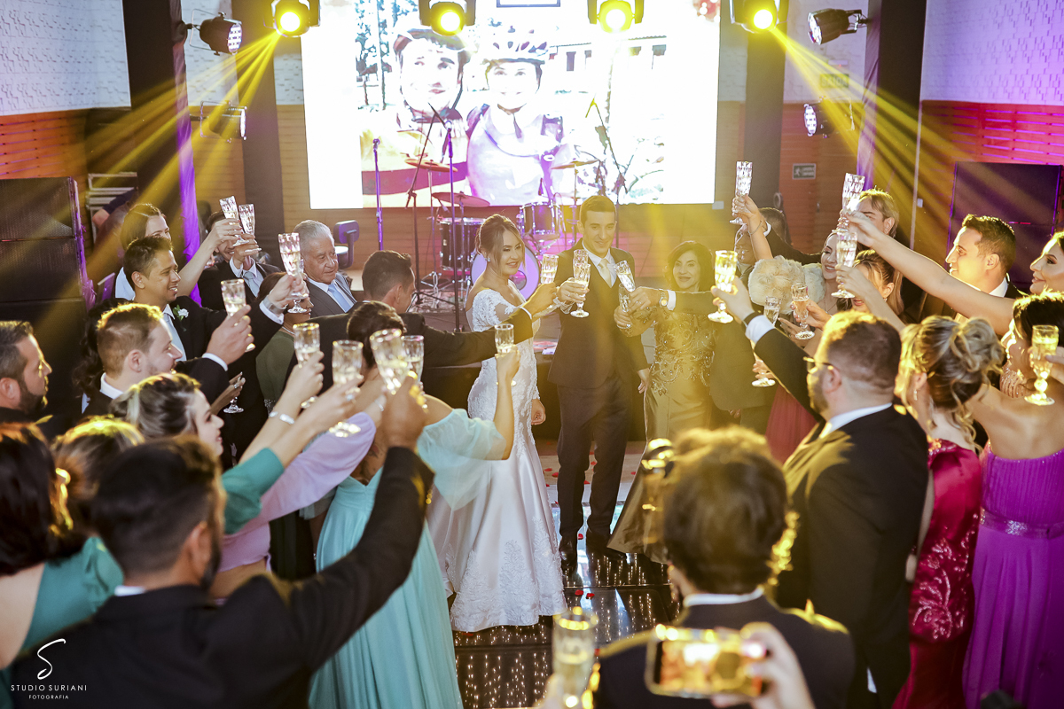 Brinde dos noivo com os padrinhos 