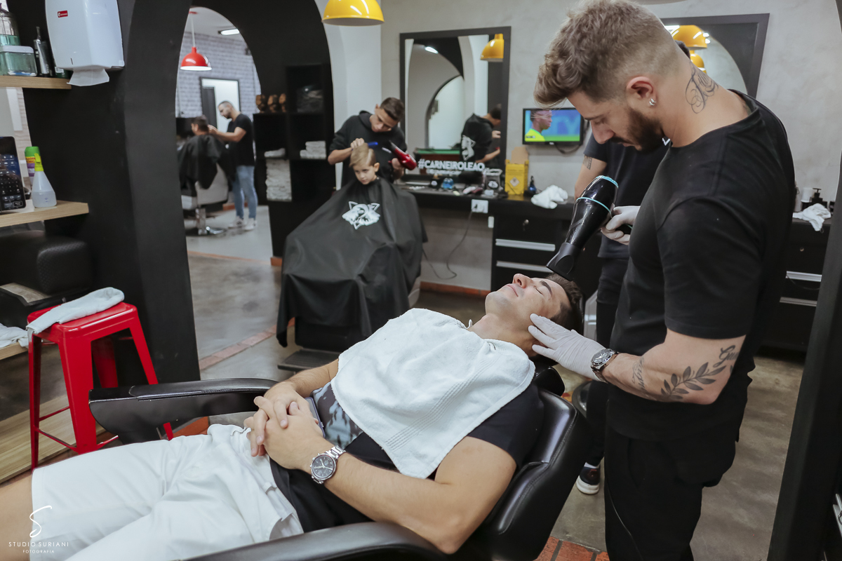 Qual é a melhor barbearia de Uberlândia para se arrumar para casamento Carneiro Leão e Lucas Barbearia 